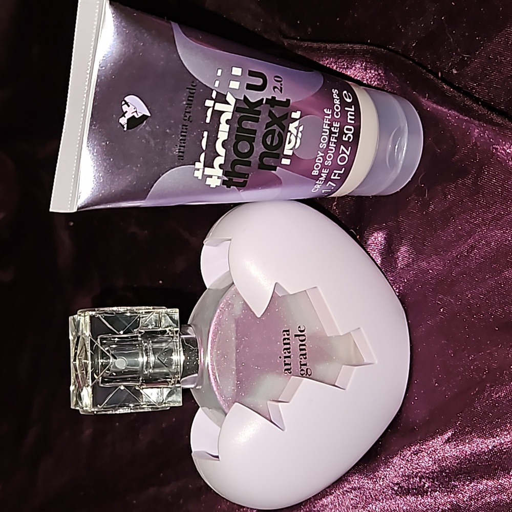 Ariana Grande parfume and lotion